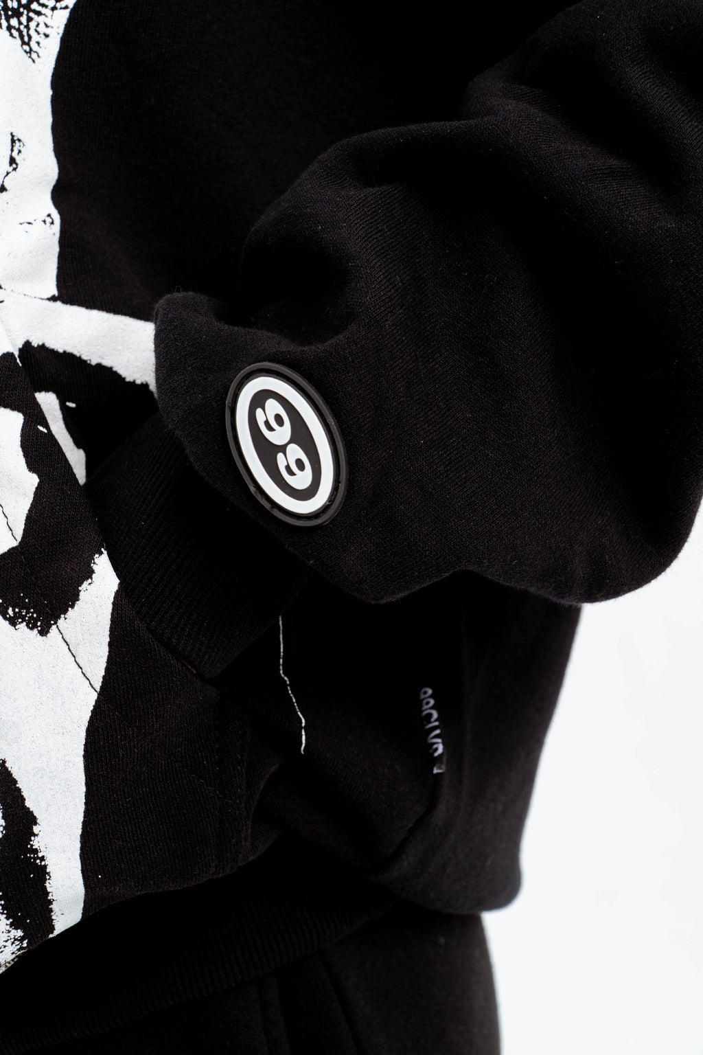 99 Clover - "CLOVER VISION" OVERSIZED HOODIE BLACK/RED